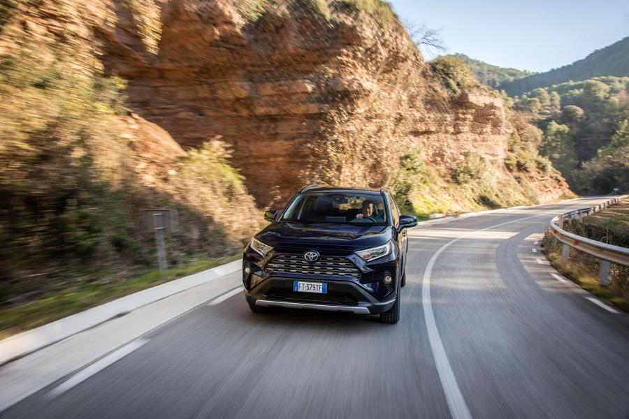  Toyota RAV4 Hybrid 2019 года  (WW) (фото 9 из 26)